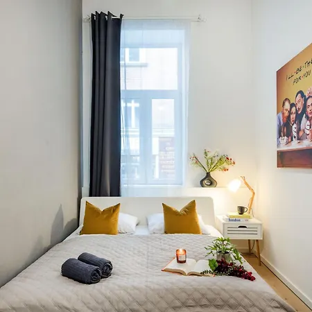 Apartman Walk To Opera & Basilica - Live Like A Local