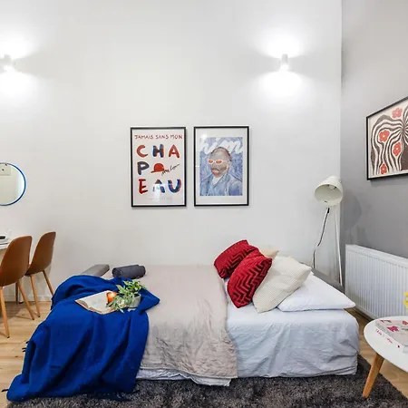 Apartman Walk To Opera & Basilica - Live Like A Local