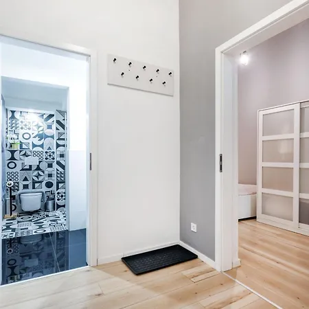 Walk To Opera & Basilica - Live Like A Local Apartment