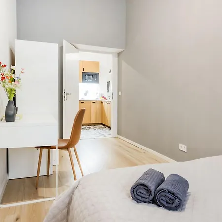 Walk To Opera & Basilica - Live Like A Local Apartament *
