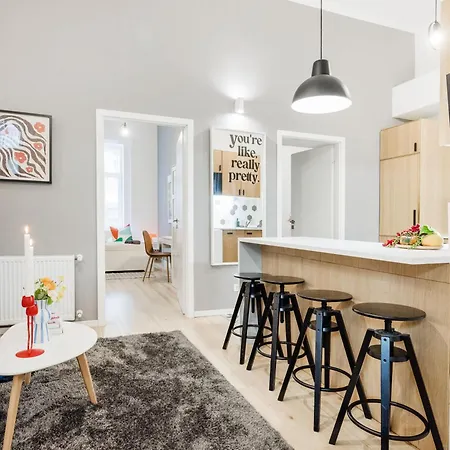 Walk To Opera & Basilica - Live Like A Local Apartament *