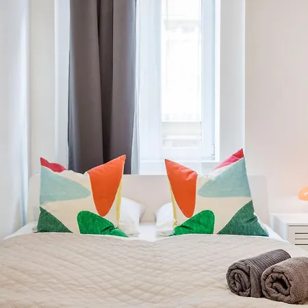 Apartmán Walk To Opera & Basilica - Live Like A Local