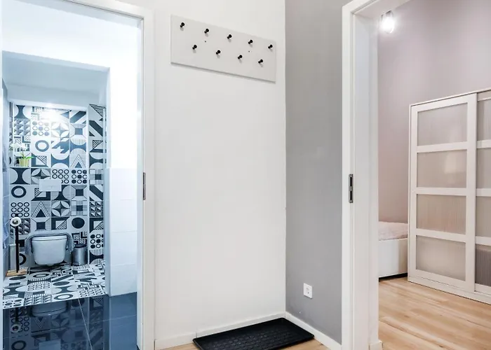 Walk To Opera & Basilica - Live Like A Local شقة